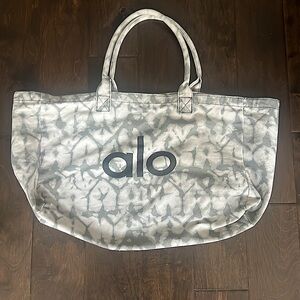 ALO YOGA shopping tote bag